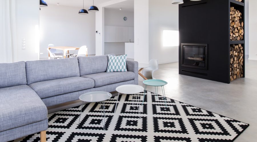 Alfombra moderna en un salón contemporáneo y luminoso